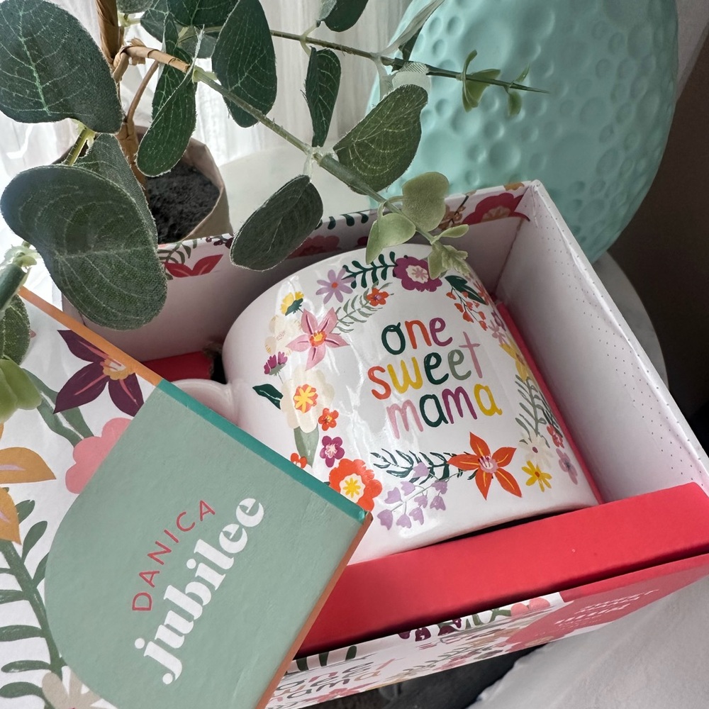 Floral Mug with Gift Box “one sweet mama” - Picture 2 of 12